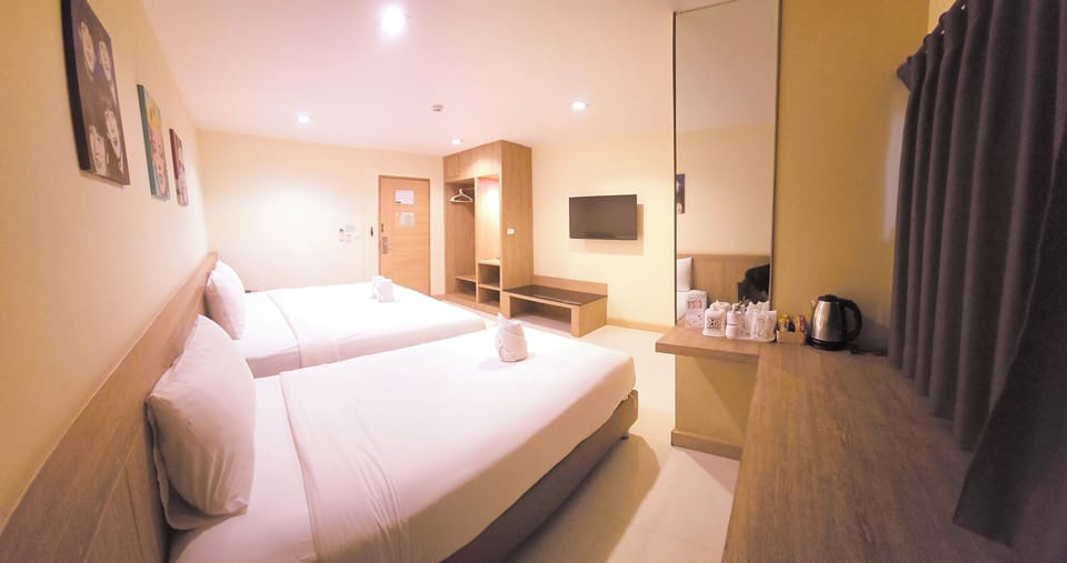 Triple Room | Minibar, desk, free WiFi