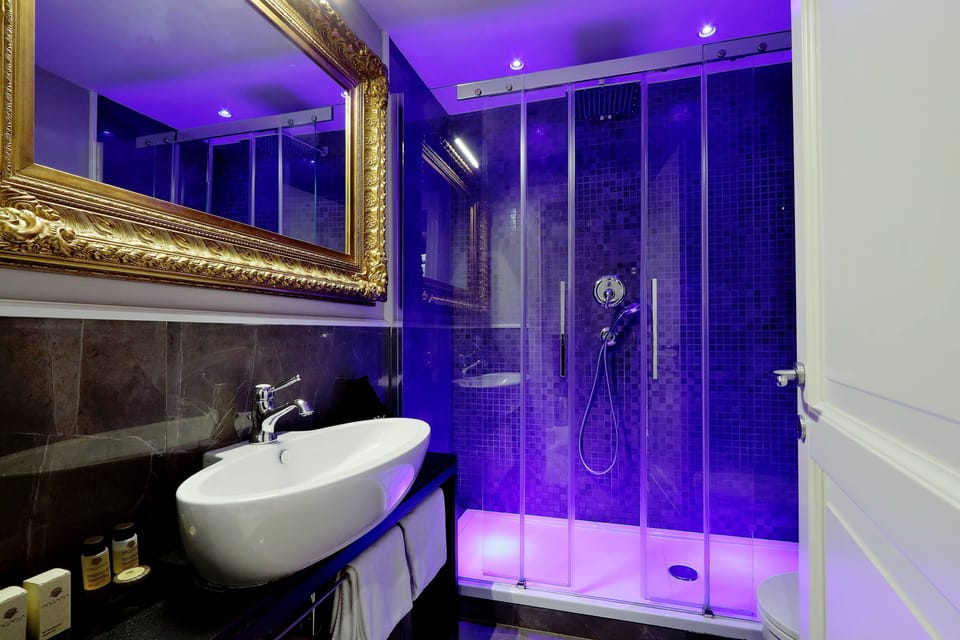 Junior Suite | Bathroom sink