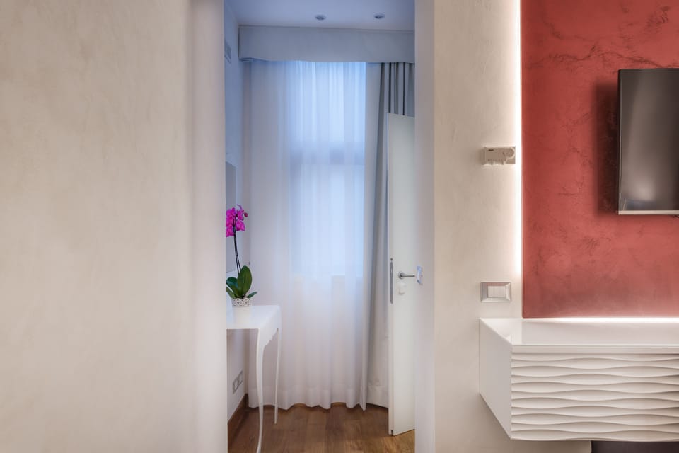 Deluxe Double Room | Premium bedding, minibar, in-room safe, desk