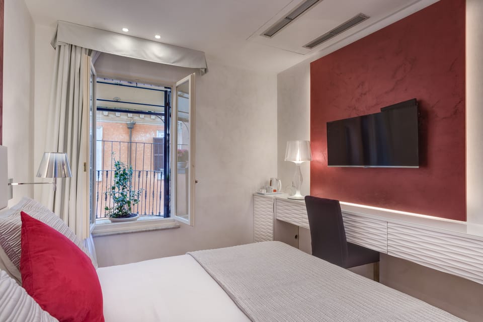 Deluxe Double Room | Premium bedding, minibar, in-room safe, individually decorated
