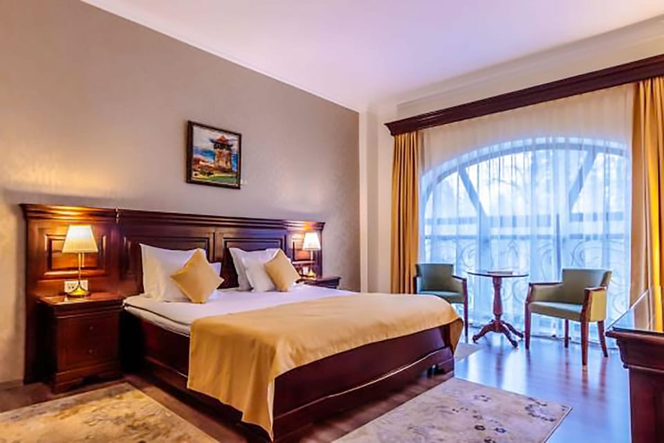 1 bedroom, premium bedding, minibar, in-room safe