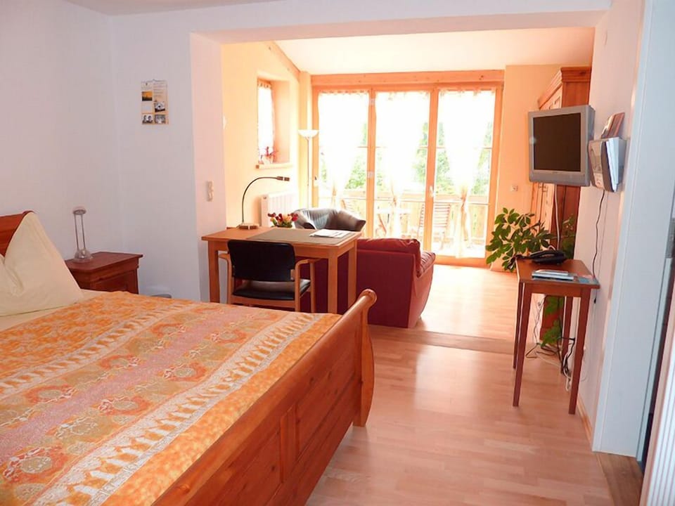 Junior Suite | Desk, free WiFi, bed sheets