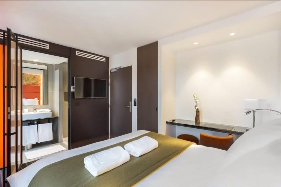 Superior Double Room | Premium bedding, minibar, in-room safe, desk