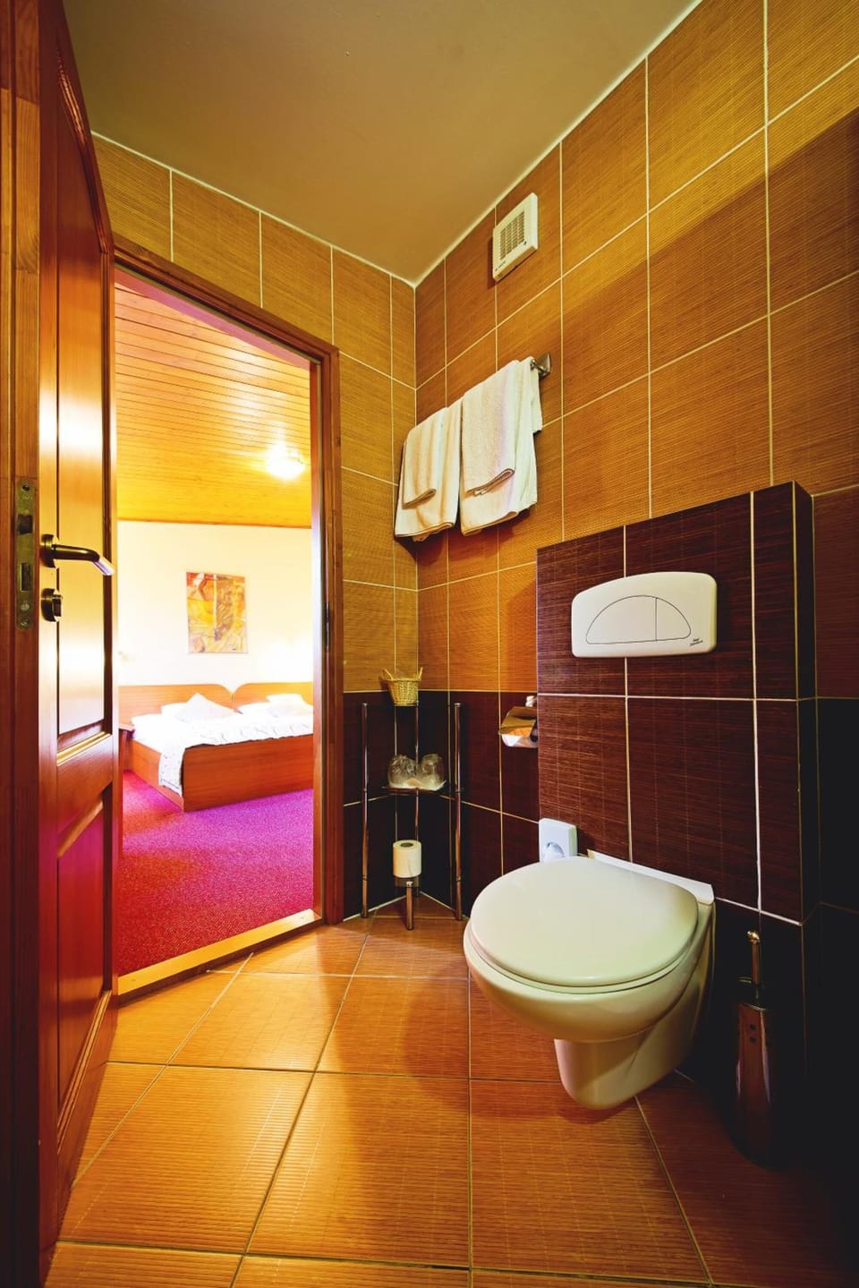 Deep soaking tub, free toiletries, slippers, towels