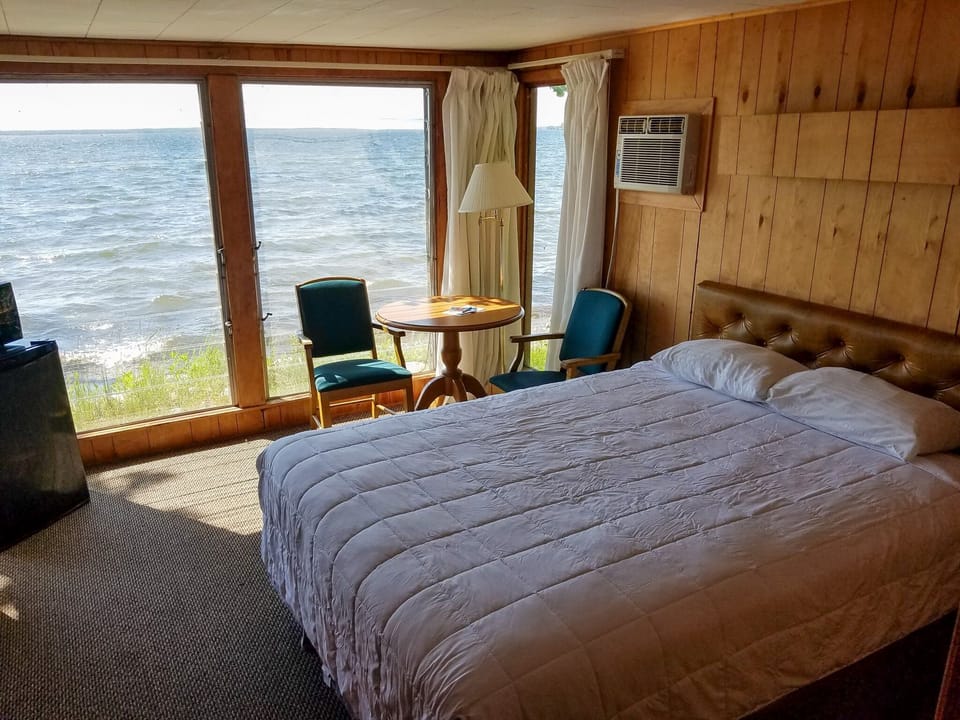 One Room Cottage #5, 1 queen | Free WiFi, bed sheets