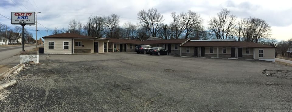 Azure Sky Motel Motel in Ozark Mountains