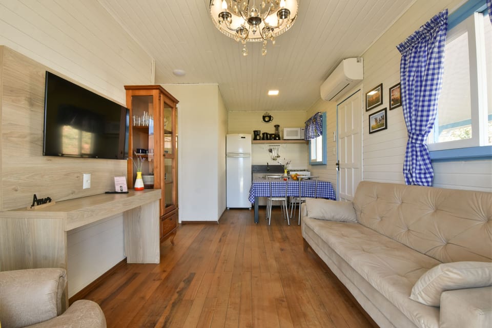 Classic Cottage | Living area | Flat-screen TV