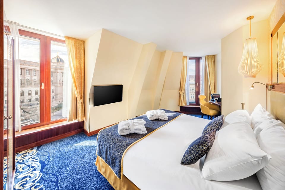 Hypo-allergenic bedding, minibar, in-room safe, desk