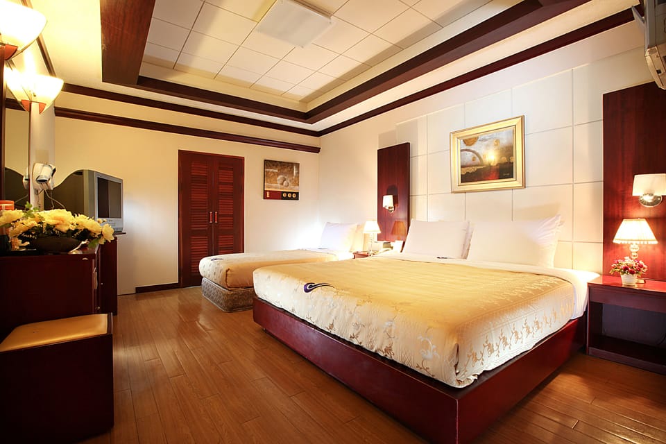 Deluxe Twin Room, 2 Double Beds - Free Airport Sending | Premium bedding, minibar (free items), in-room safe, desk
