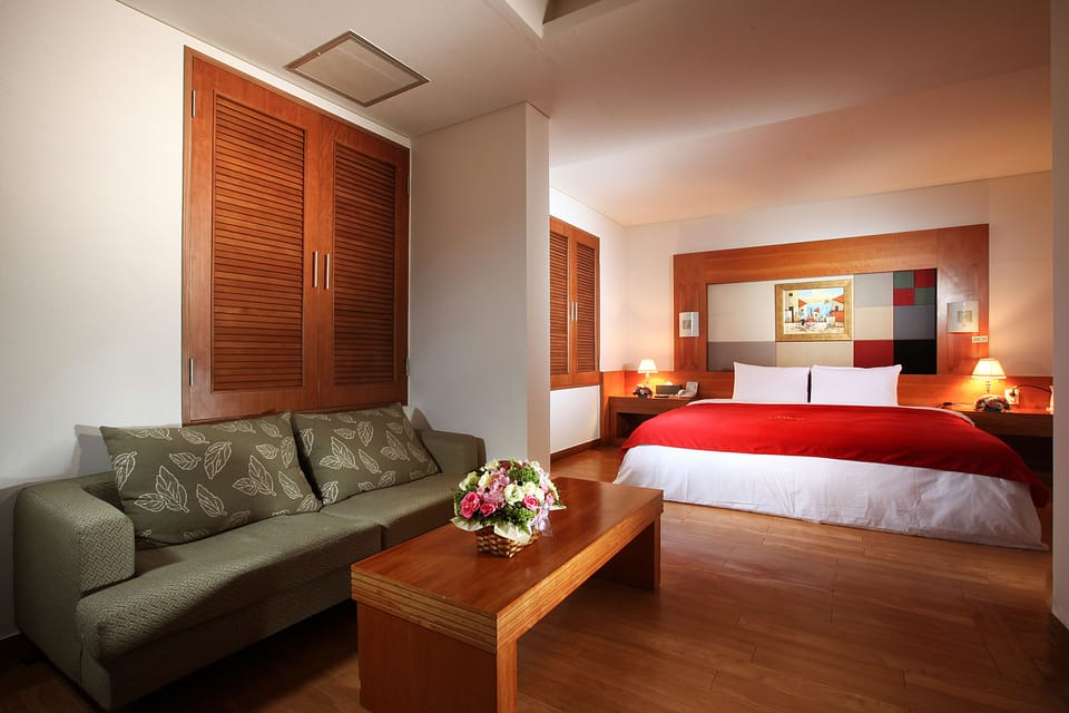 Suite - Free Airport Sending | Premium bedding, minibar (free items), in-room safe, desk