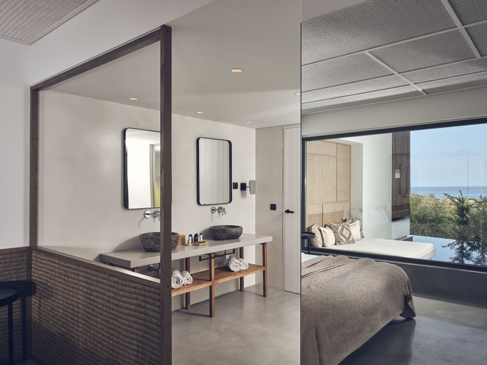 Junior Suite (Swim Up Heated Pool) | Minibar, in-room safe, blackout drapes, soundproofing