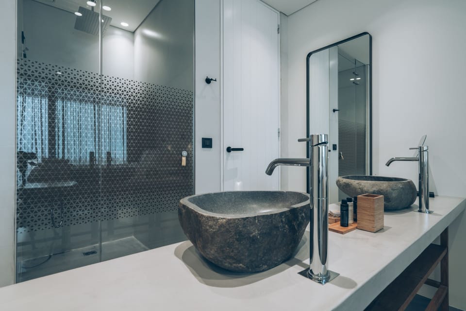 Bathroom sink