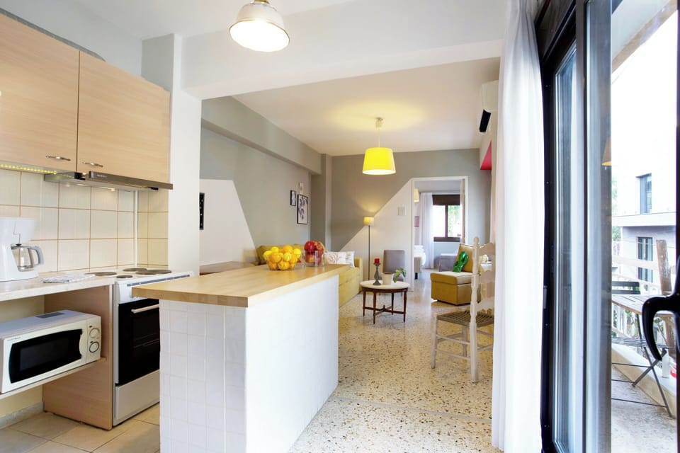 Family Apartment, 1 Bedroom (Perfect ten! #10) - no elevator | Private kitchen | Fridge, microwave, oven, stovetop