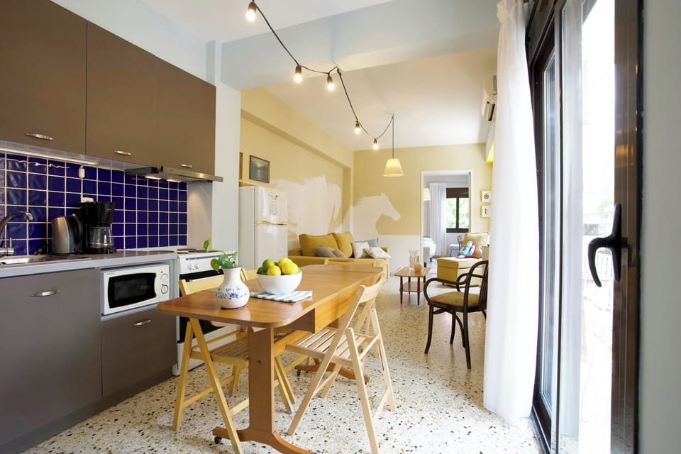 Family Apartment, 1 Bedroom (Perfect ten! #10) - no elevator | Private kitchen | Fridge, microwave, oven, stovetop