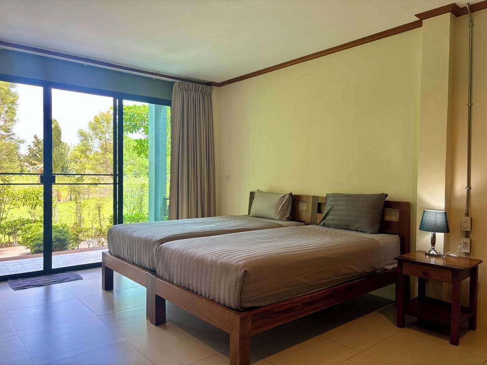 Deluxe Room | Minibar, in-room safe, desk, WiFi (free)