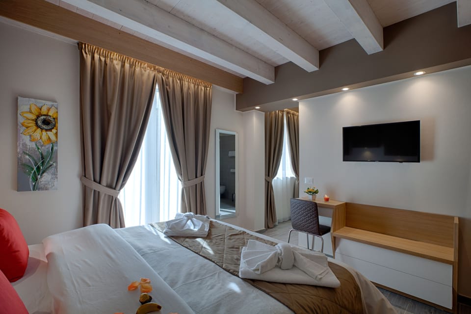 Double Room Single Use | Minibar, in-room safe, soundproofing, free WiFi