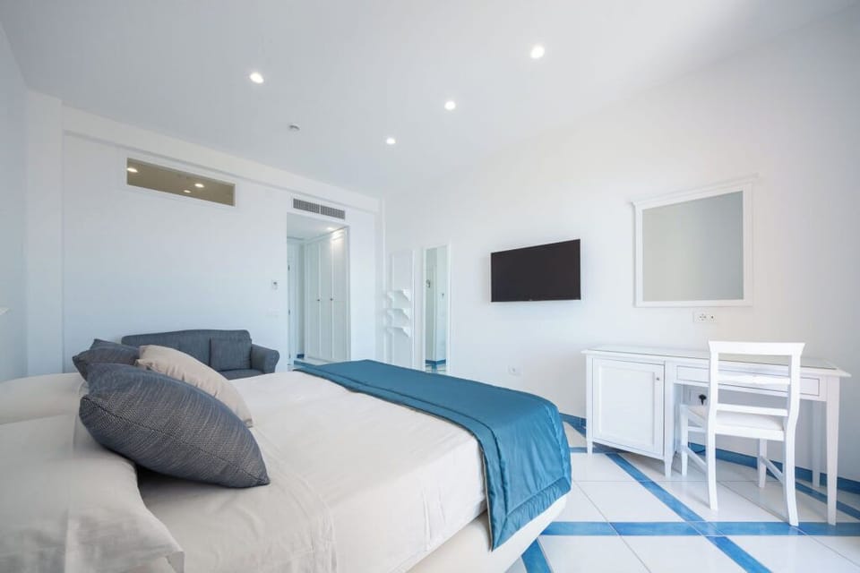 Superior Room, Balcony | Frette Italian sheets, premium bedding, down comforters, minibar