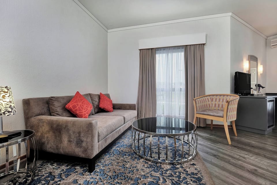 Executive Room, 1 Queen Bed | Living area | LCD TV