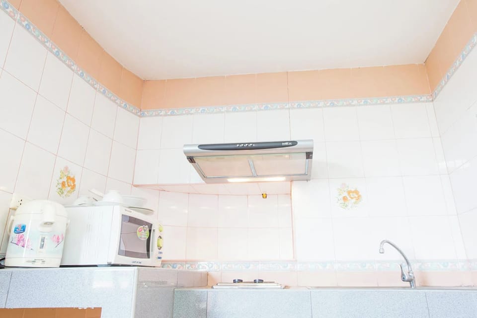 Fridge, microwave, stovetop, electric kettle