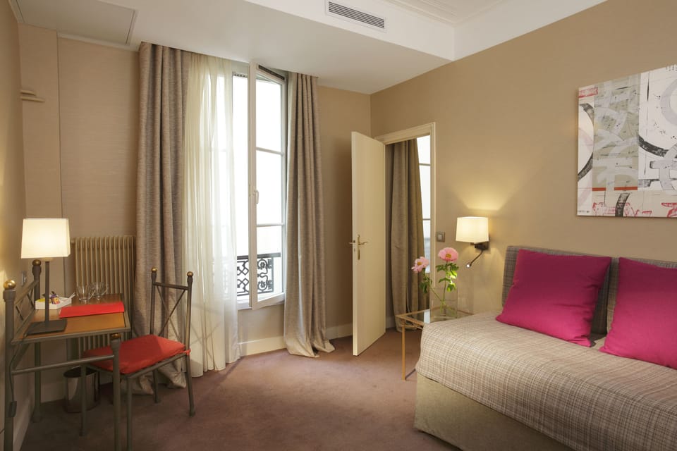 Family Quadruple Room | In-room safe, soundproofing, iron/ironing board, free WiFi