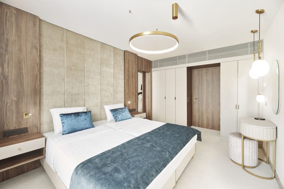 Exclusive Suite | In-room safe, desk, blackout drapes, free WiFi