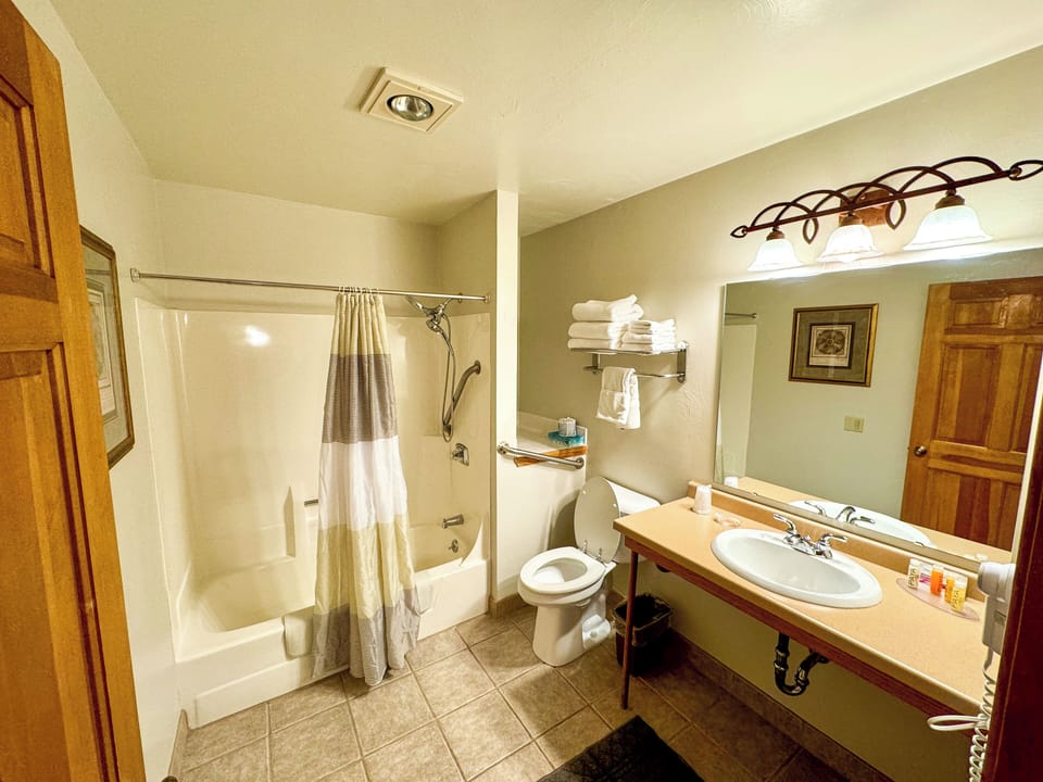 Settlement Inn & Lavender Spa Bed and Breakfast in Door County