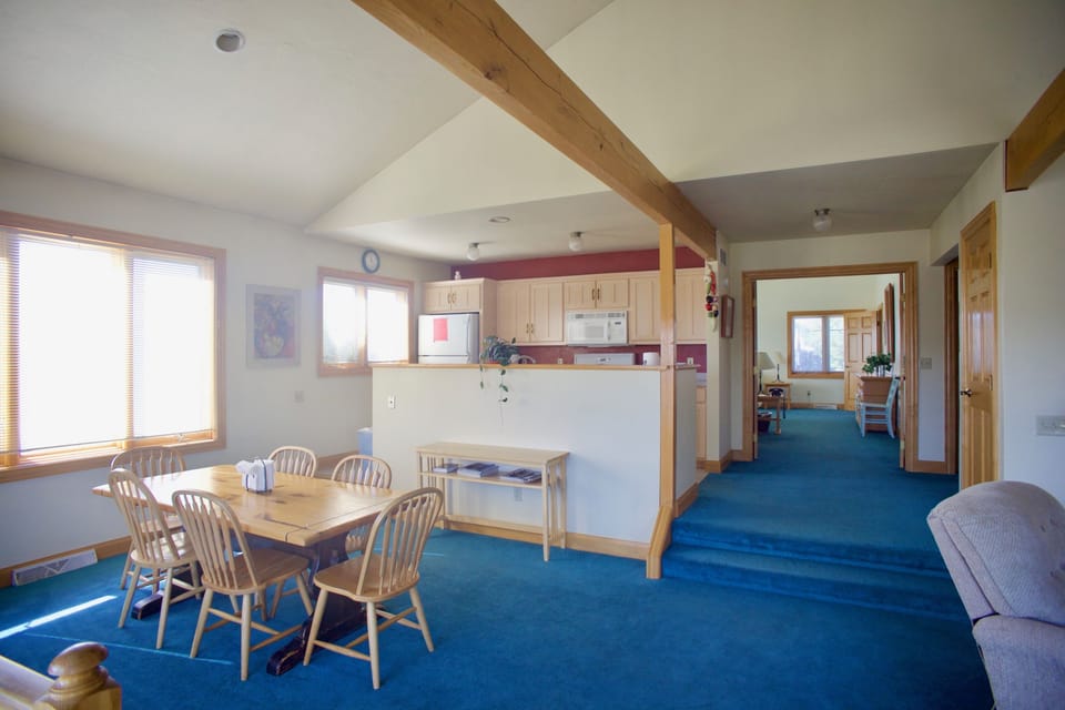 Suite (Coach House) | In-room dining