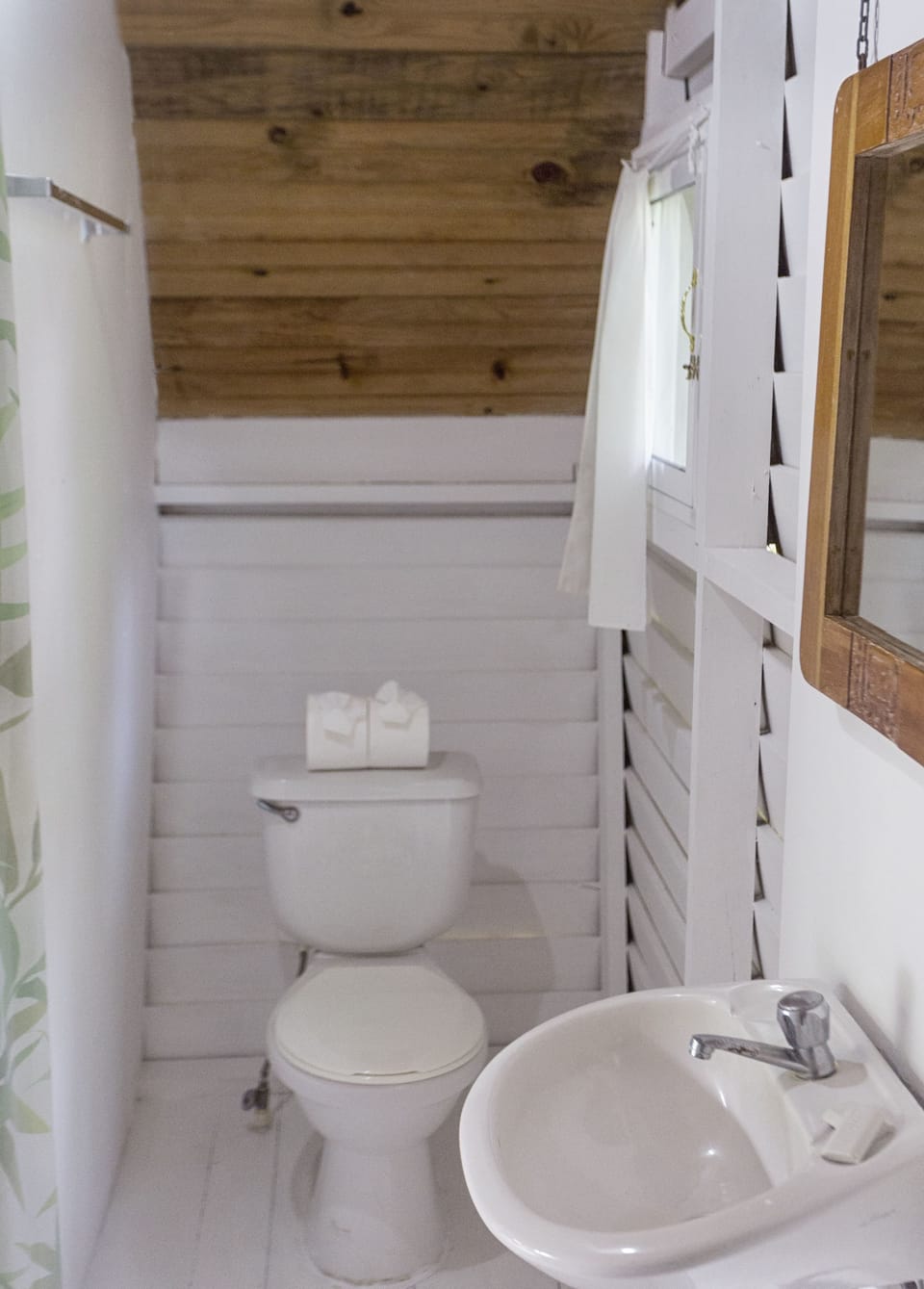 Shower, free toiletries, towels