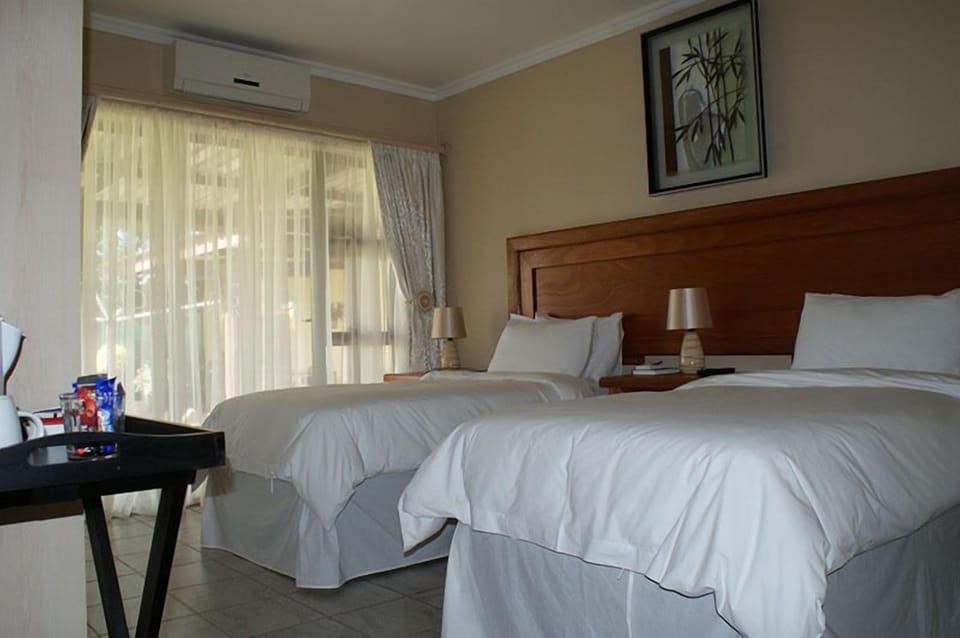 Luxury Room | Individually decorated, individually furnished, desk, iron/ironing board