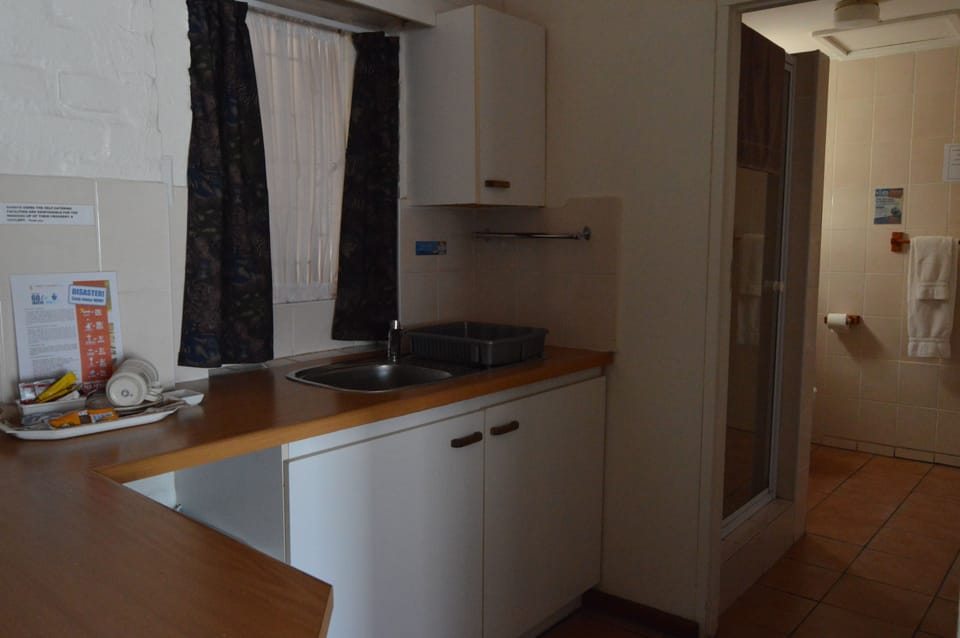 Comfort Double Room | Bathroom | Free toiletries, hair dryer, towels