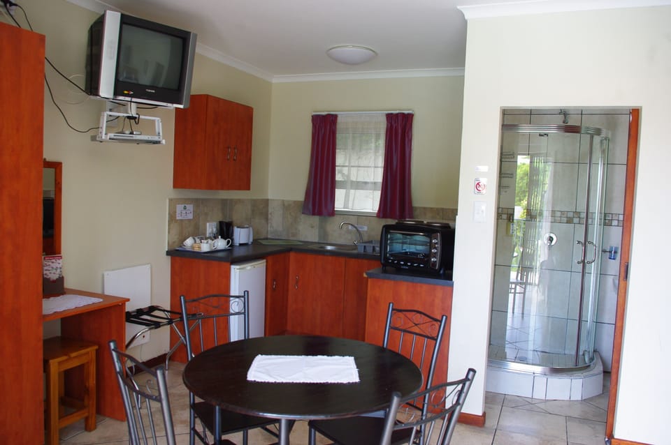 Standard Double or Twin Room | Private kitchenette | Fridge, microwave, electric kettle, toaster