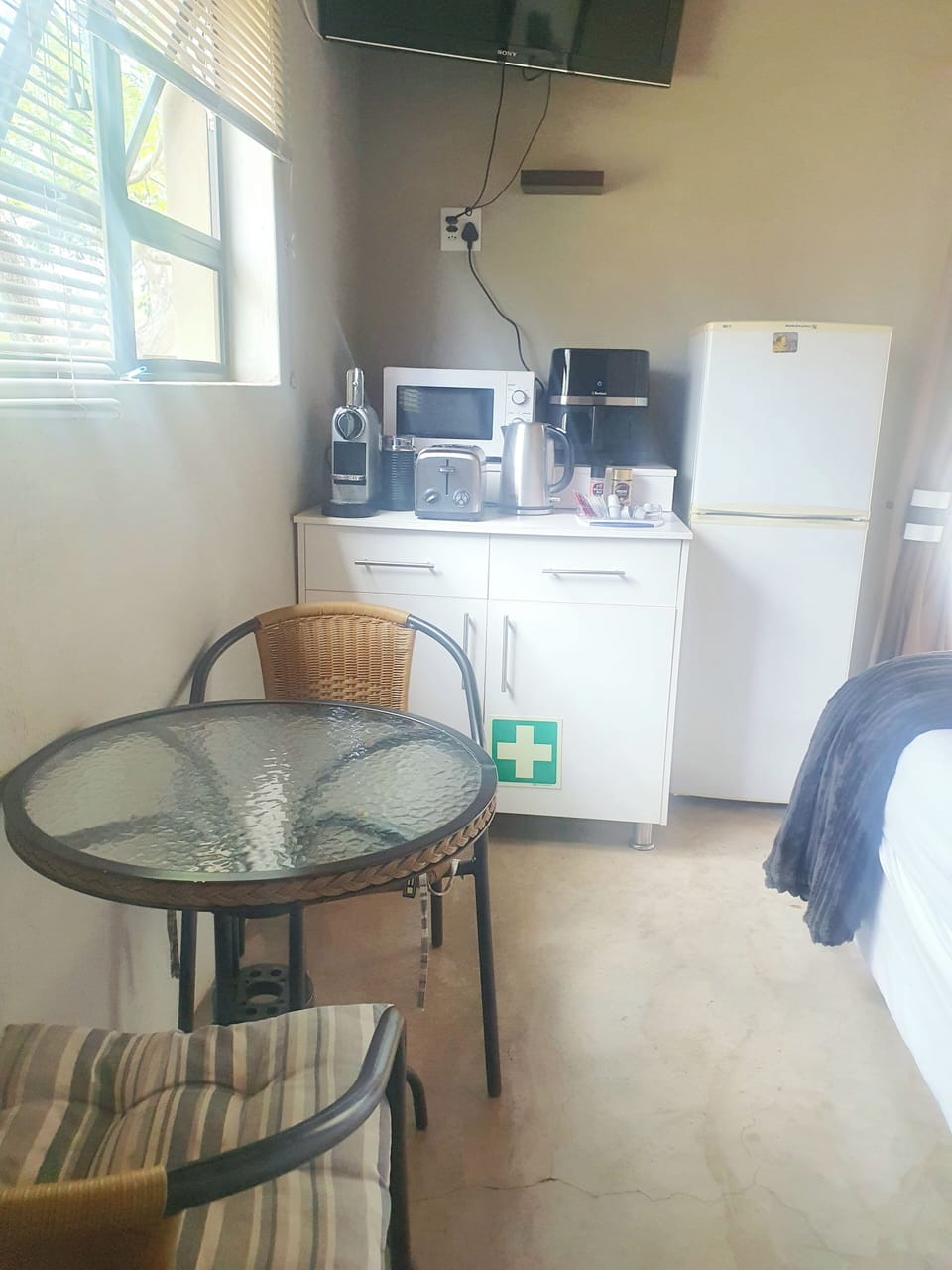 Hynea @ Gecko | Premium bedding, down comforters, laptop workspace, WiFi (free)