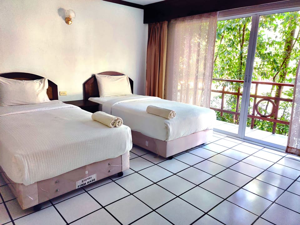 VIP Room Twin Bed | Desk, rollaway beds, free WiFi, bed sheets