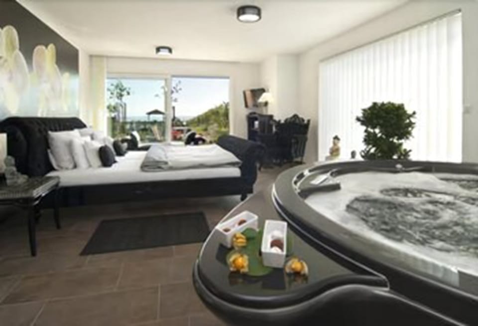 Suite SPA with Whirlpool | Jetted tub