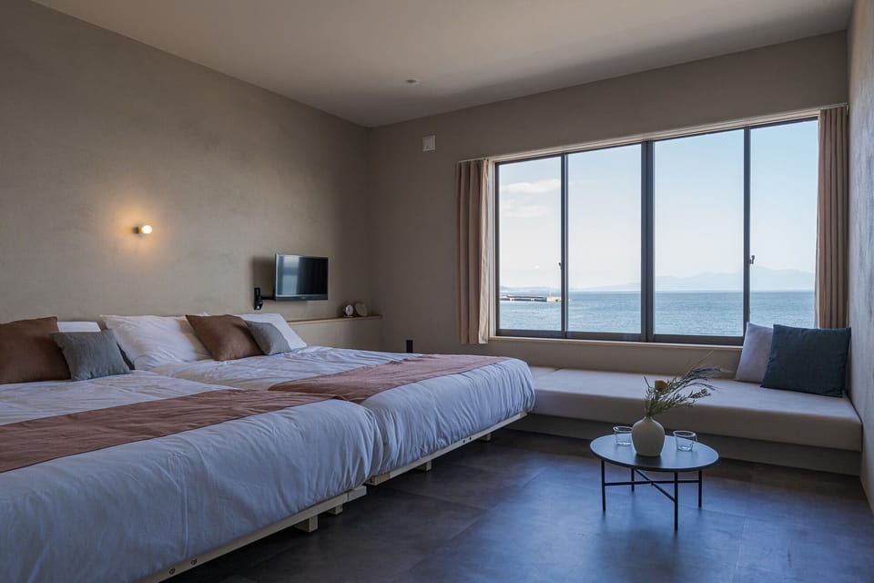 Twin Room, Ocean View | Blackout drapes, WiFi (free), individually decorated, bed sheets
