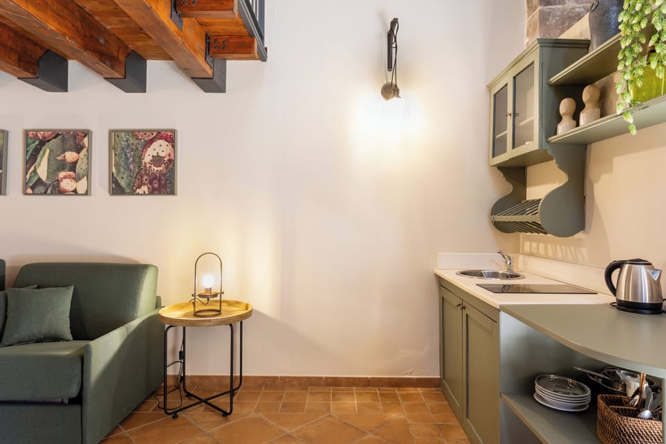 Family Suite, Kitchenette, Ground Floor | Private kitchen | Electric kettle