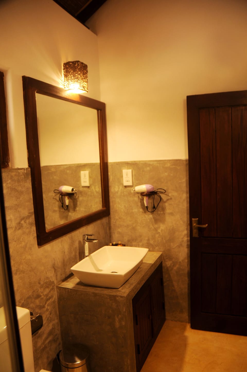 Shower, hair dryer, towels, shampoo