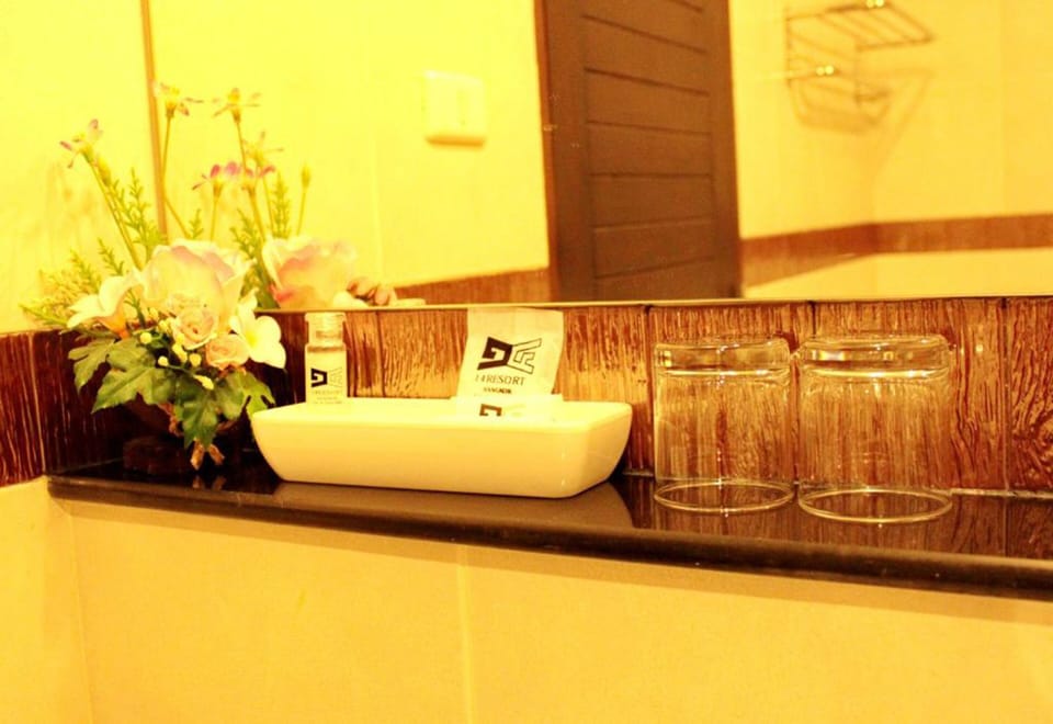 Double Room, Balcony | Desk, free WiFi
