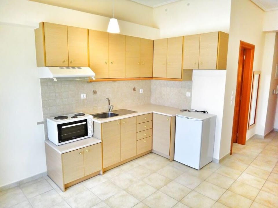Luxury Apartment (for 6) | Private kitchenette | Fridge, oven, stovetop, cookware/dishes/utensils