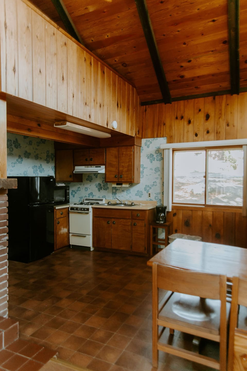 Sunrise Cabin - Lakeside with Deck | Private kitchen | Coffee/tea maker, paper towels