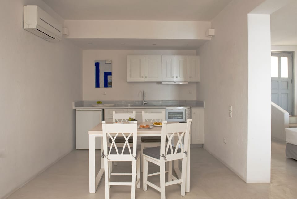 Apartment, Ensuite, Sea View | Private kitchen | Espresso maker, electric kettle