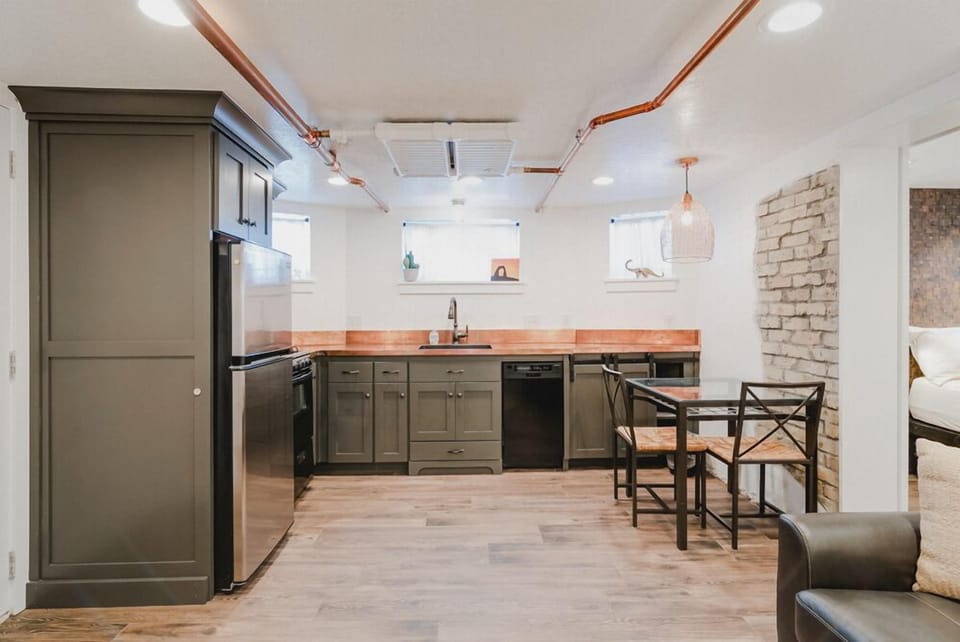 #7 Zion's View | Private kitchen | Fridge, microwave, oven, stovetop