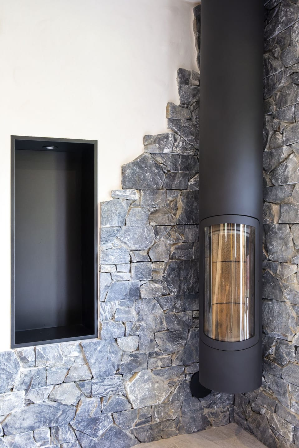 Le Mazot du Paradis | Living area | Flat-screen TV, table tennis, toys