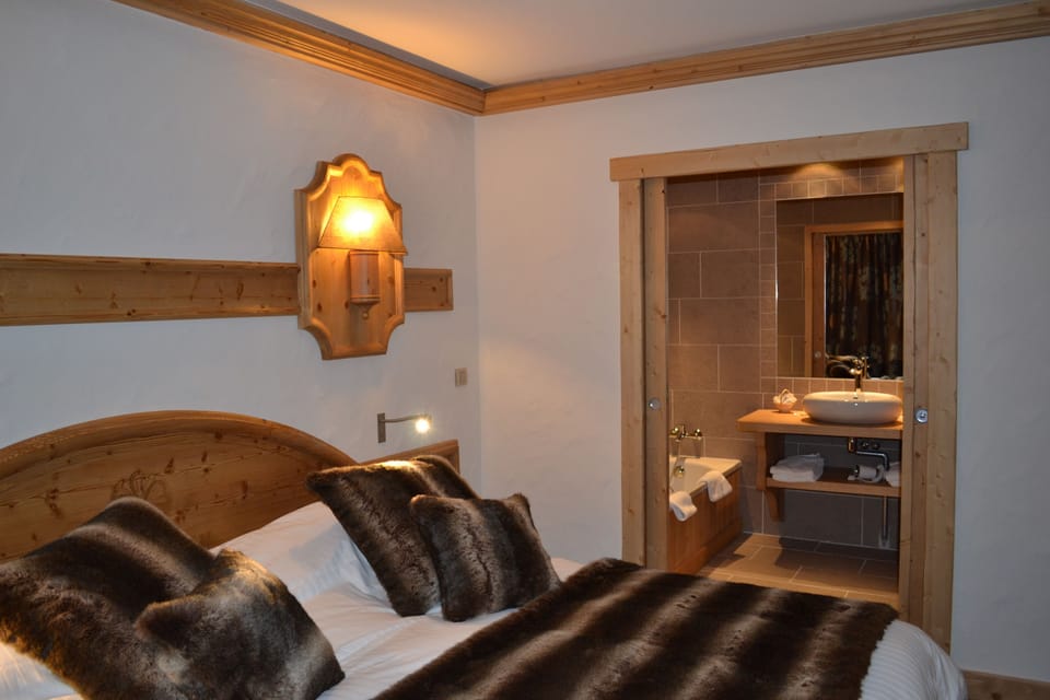 Suite | In-room safe, desk, soundproofing, WiFi (free)