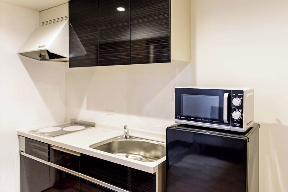 Holiday Rentals | Private kitchen | Fridge, microwave, stovetop, coffee/tea maker