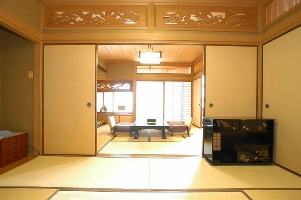 Japanese Room | In-room safe, bed sheets
