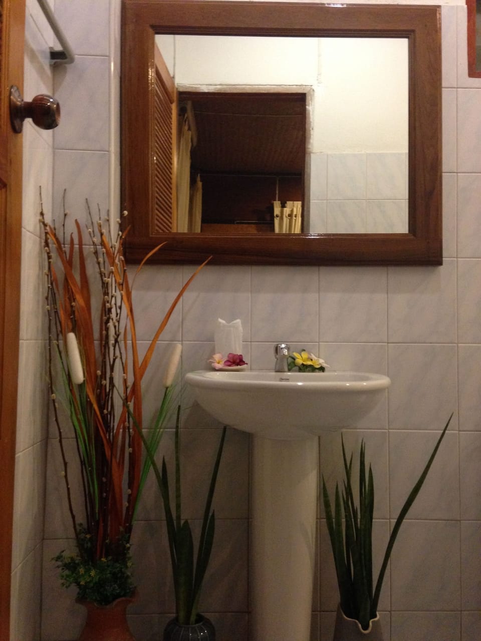 Bungalow | Bathroom sink