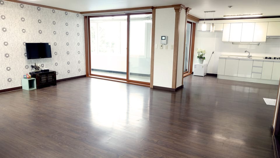 Family Room | Living area | Flat-screen TV