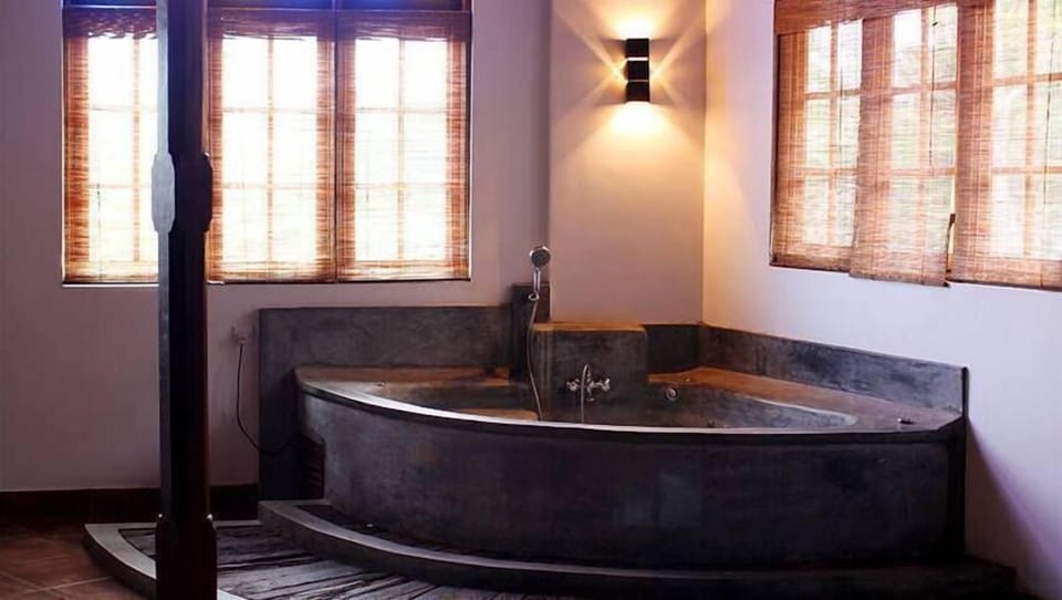 Family Room, Jetted Tub | Jetted tub