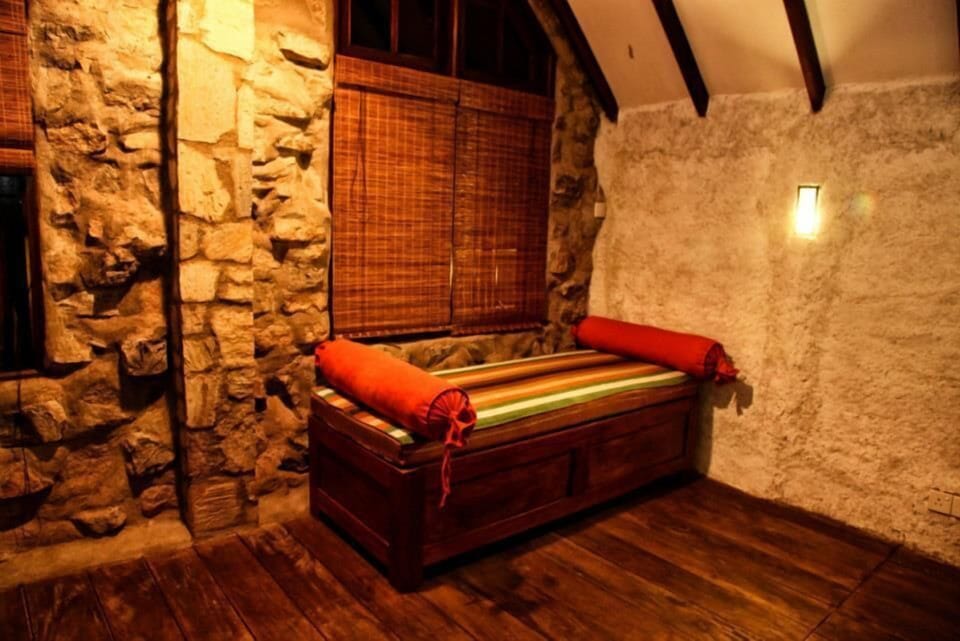 Deluxe Double Room | Minibar, desk, bed sheets